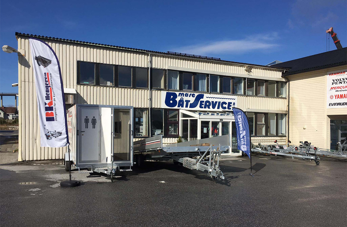 Vi har båter, motorutstilling og et moderne serviceverksted